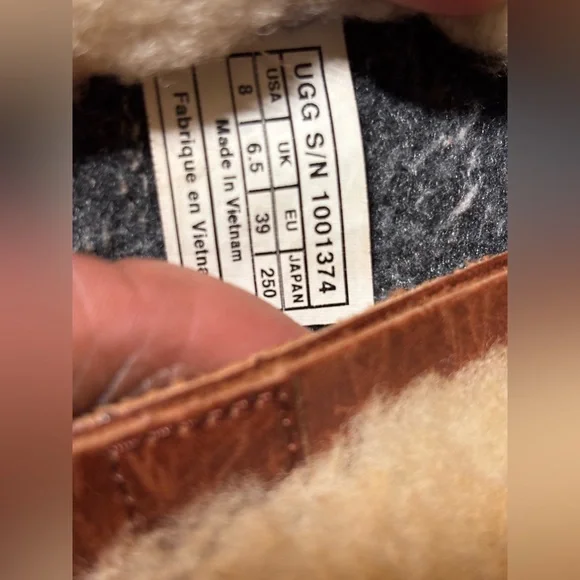 UGG Australia Lilyan Mahogany Waterproof Leather boots - Like New - Picture 13 of 13